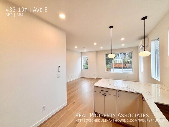 Building Photo - 433 19th Ave E