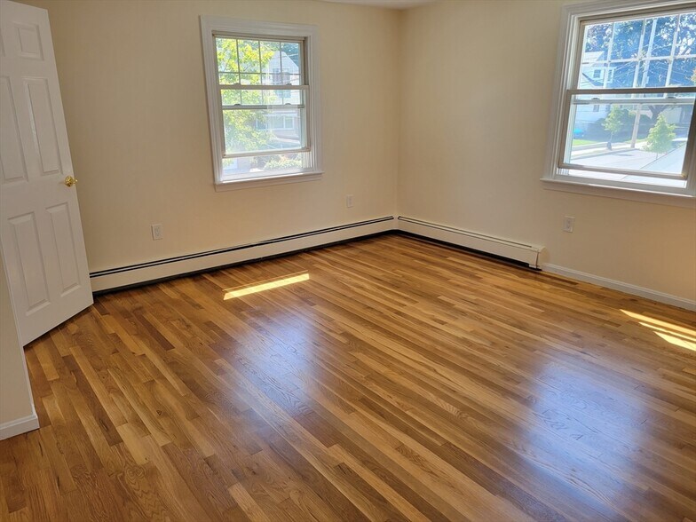 Building Photo - 17 Piermont St