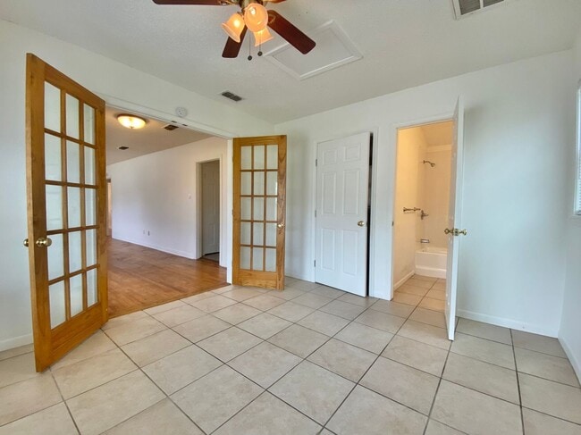 Building Photo - Pre-leasing now - 3 bed /2 bath - available 6/10/2026