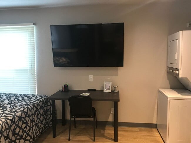 Interior Photo - 306 E Clark