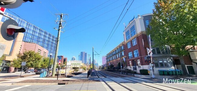 Building Photo - 115 E Park Ave