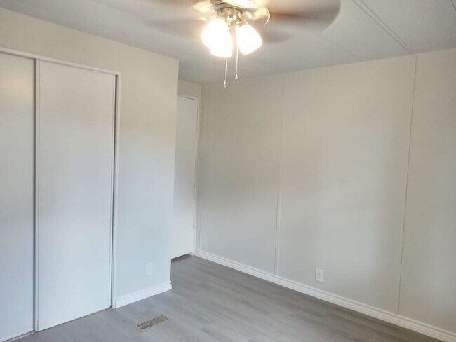 Building Photo - Cozy Roy Harris Loop mobile home