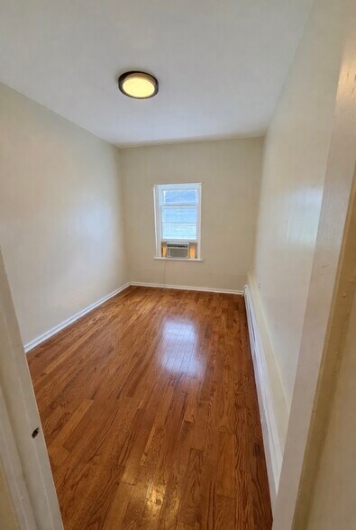 Building Photo - 5 Villa Dr