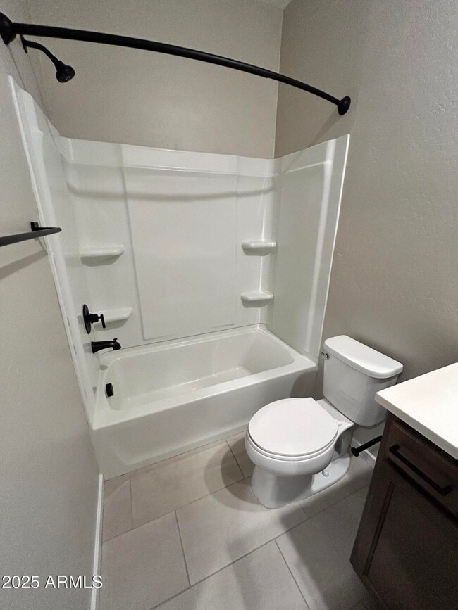 Building Photo - 740 E Lark St