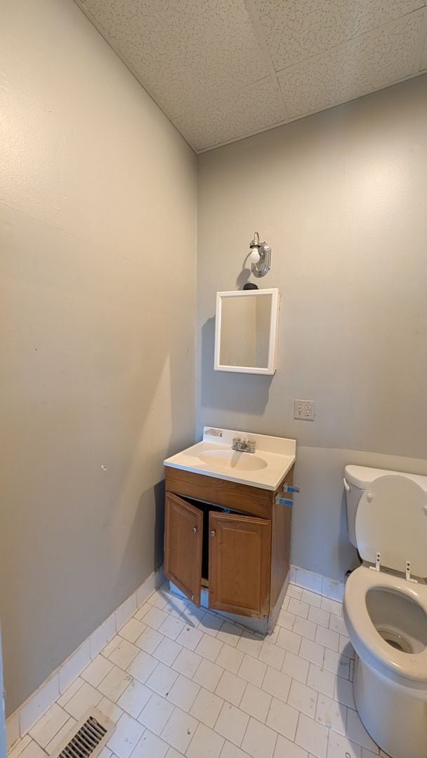 Building Photo - 3BR/2BA -- Deck, Separate Dining Room, In-Unit Laundry