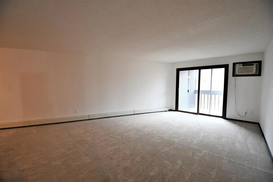 Living room - 2930 Blaisdell Ave