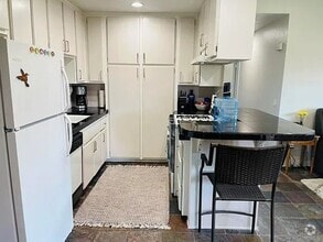 Building Photo - Stylish 2-Bedroom Condo with Stunning View...