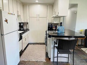Building Photo - Stylish 2-Bedroom Condo with Stunning View...