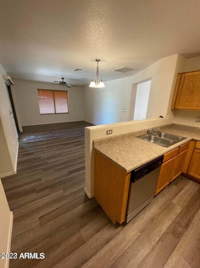 Building Photo - 46095 W Windmill Dr