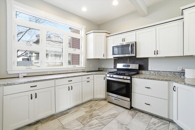 Building Photo - 68-70 Russell Street, Unit 70,Manchester, NH 03104