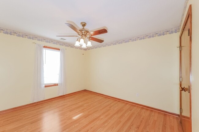 Building Photo - 4 Bedroom Shawnee Townhome with Finished Basement and Wooded Views