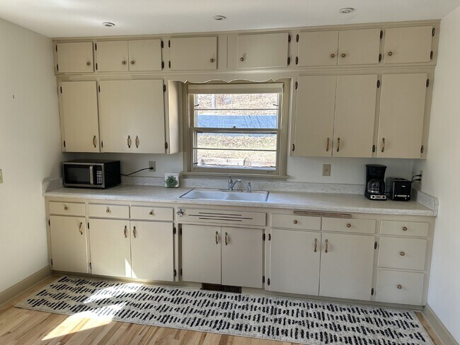 Building Photo - Experience life on Duluth's Skyline Parkway with breathtaking views of Lake Superior and the Dulu...