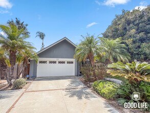 Building Photo - SD: Stunning 4BD/3BA Home in Vista with Panoramic Views, Private Balcony & Large Yard