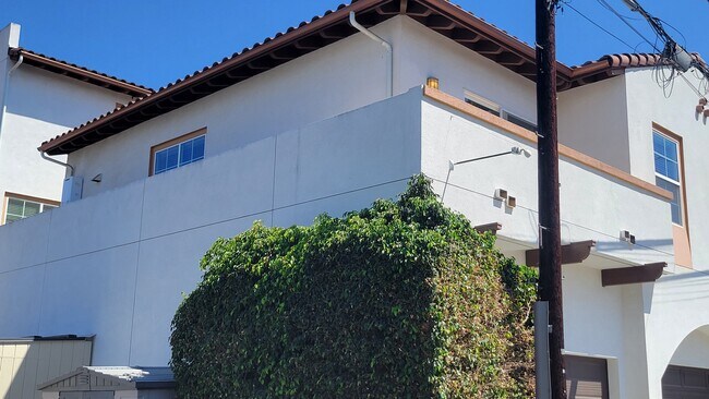 Wraparound Private Deck - 3753 W 244th St