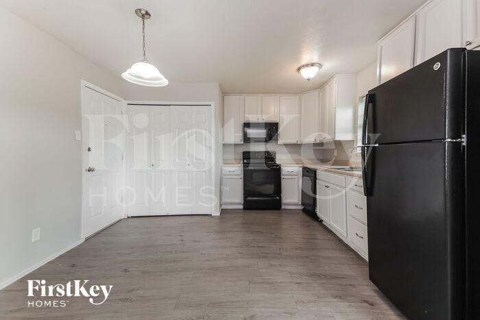 Building Photo - 1738 Dell Oak Dr