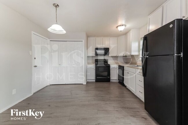 Building Photo - 1738 Dell Oak Dr