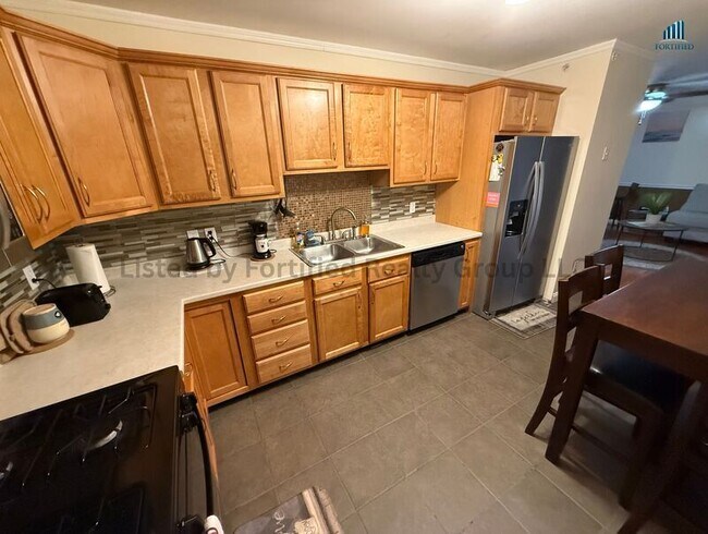 Building Photo - 1556 N Main St