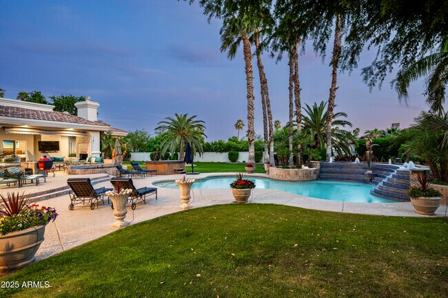 Building Photo - 6649 E Berneil Dr