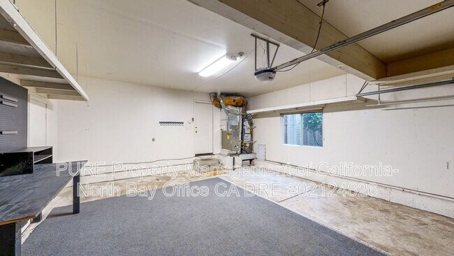 Building Photo - 2070 Pinercrest Dr