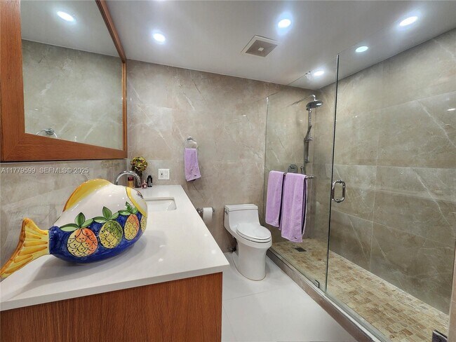 Building Photo - 3505 S Ocean Dr