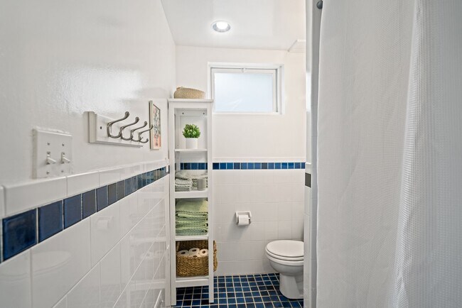 Building Photo - 5191 Linnean Terrace NW