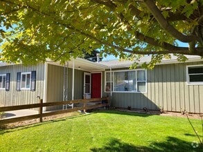 Building Photo - 4 Bedroom Ranch Style House by Bancroft Po...