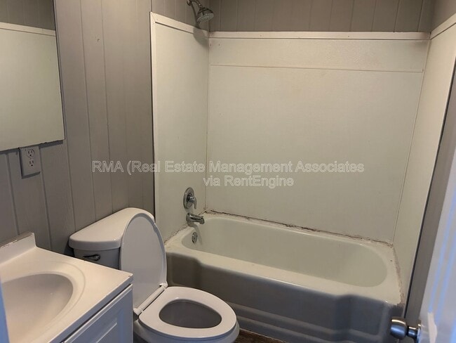 Building Photo - 740 E Chappell St