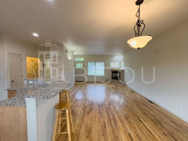 Building Photo - 1234 Chelsea Village Heights