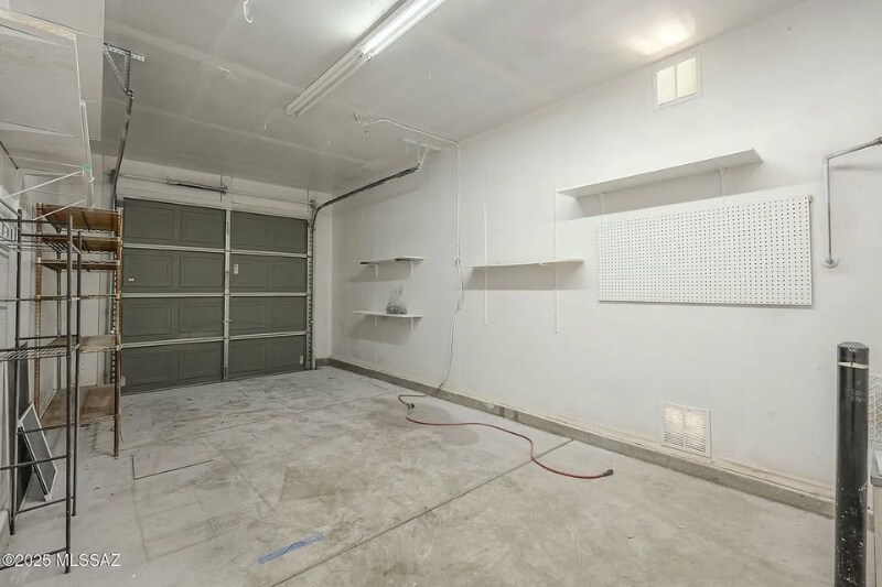 Building Photo - 1053 S Pantano Overlook Dr