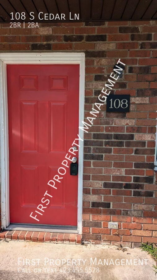 Building Photo - 108 S Cedar Ln
