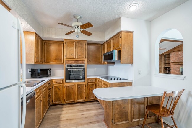 Building Photo - 1523 Doe Ln