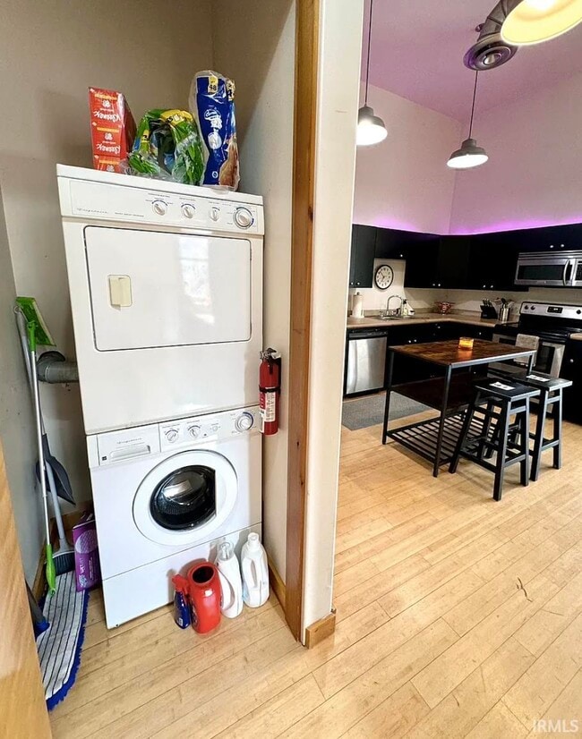 Building Photo - 213 N Walnut St