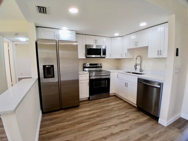 Building Photo - 4131 Oak Terrace Dr