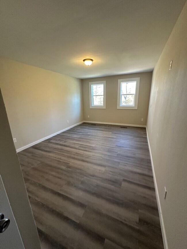 Building Photo - 5 Bed 3 Bath Springfield, MO