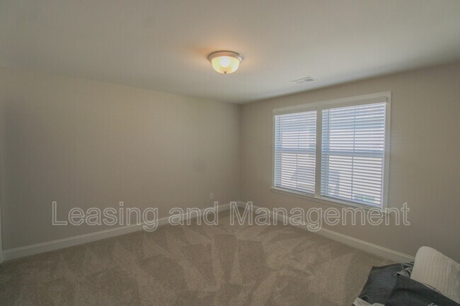 Building Photo - 448 Bluegill Ln