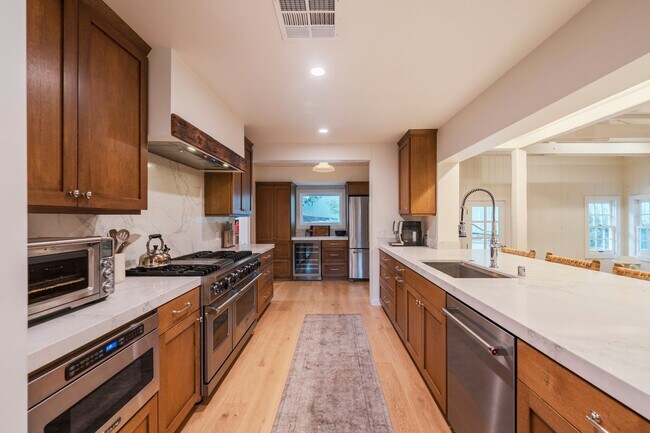 Building Photo - Beautiful Tarzana Rental!