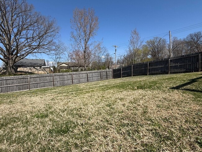 Building Photo - 500 Clifton Ct