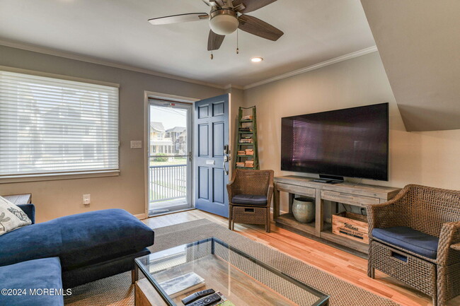 Building Photo - 6 1/2 Embury Ave