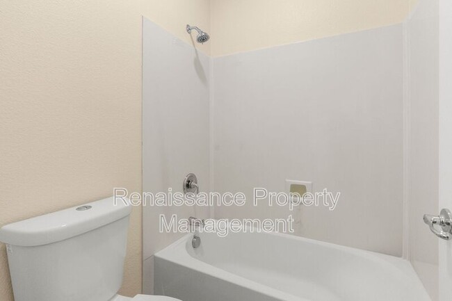 Building Photo - 785 Ellerbrook St
