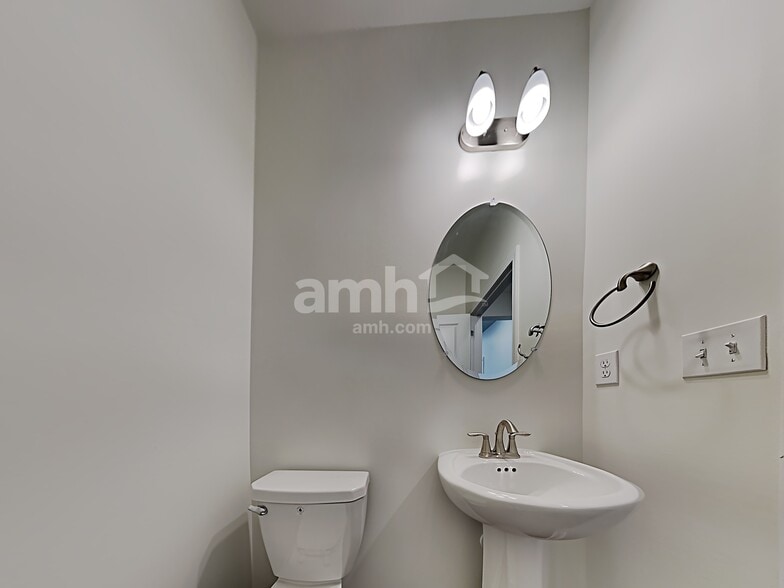 Building Photo - 5120 Hudson Vly Dr