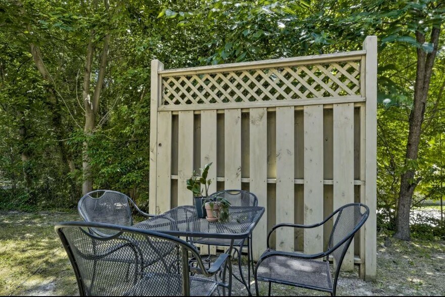 Building Photo - 4701 Blue Bird Ct