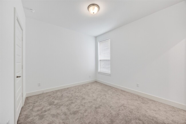 Building Photo - 32018 Crested Knl Ct