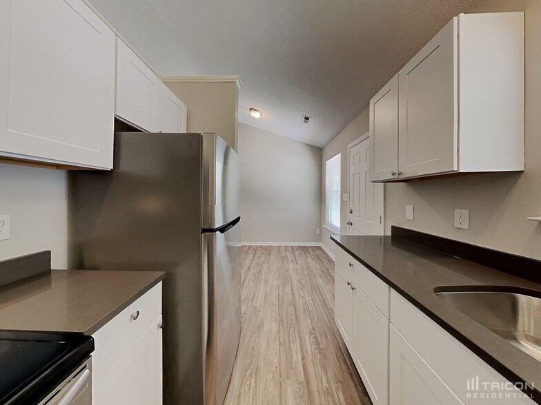 Building Photo - 1134 Summit Hills Dr