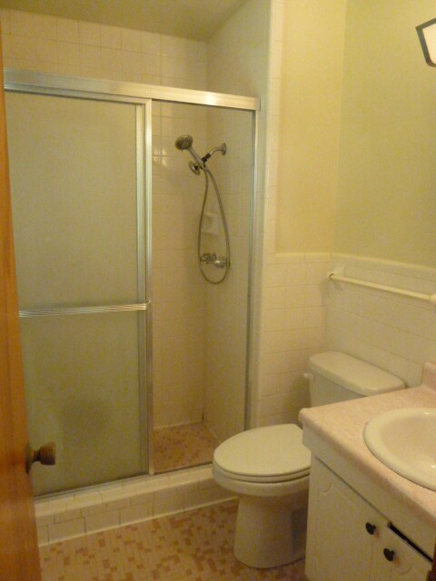 Building Photo - Walk to Campus! Incredible location, amazi...