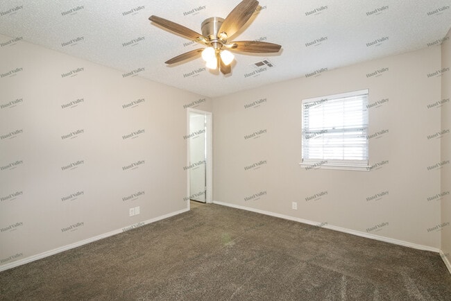 Building Photo - 616 Crosstimbers Dr