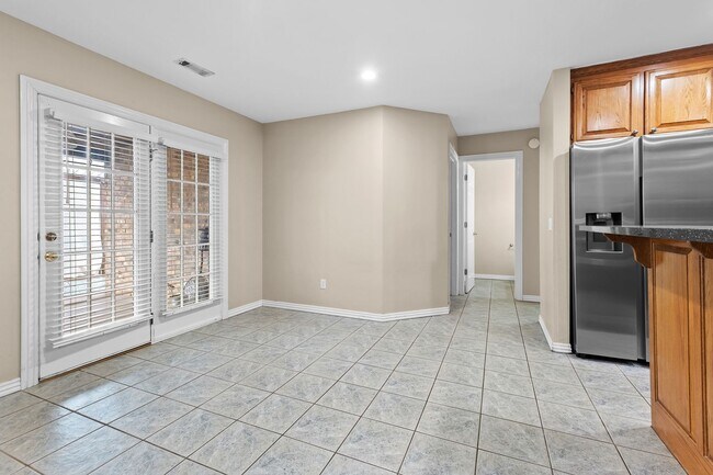 Building Photo - Beautiful and Spacious Home!