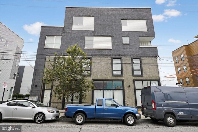Building Photo - 1659 N Randolph St