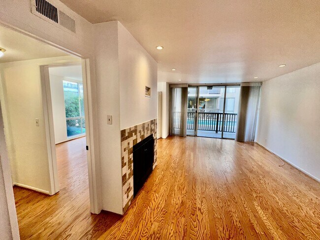 Building Photo - 1134 Alta Loma Rd