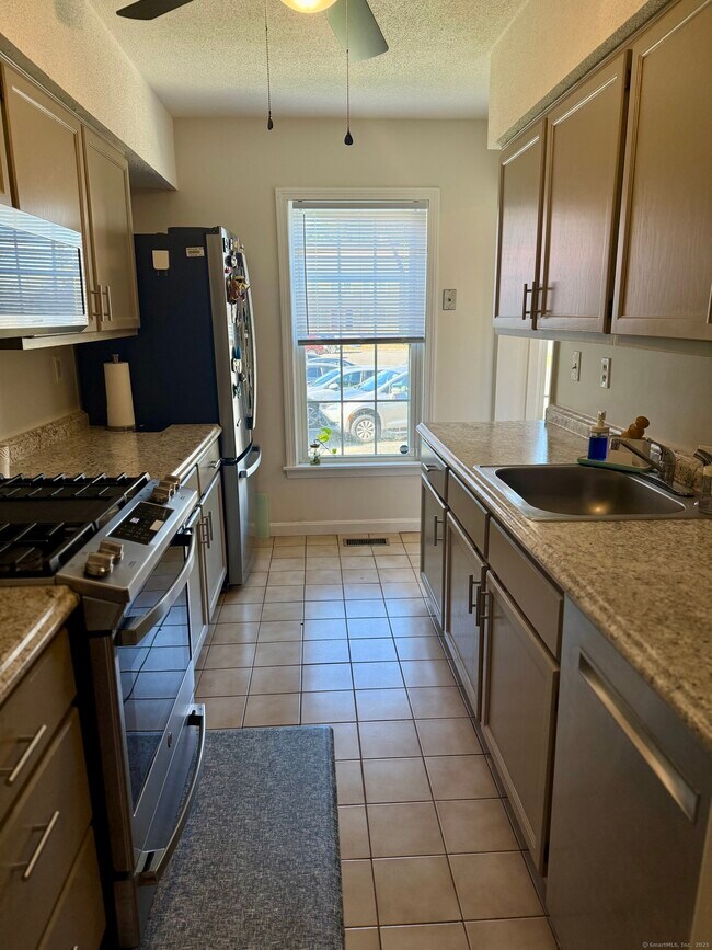 Building Photo - 11 D Riverview Dr
