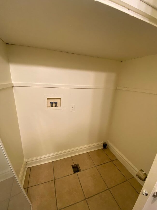 Building Photo - 540 W Wyeth St